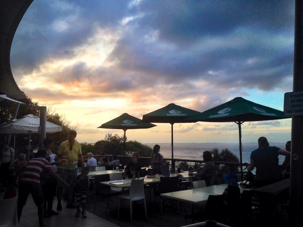 Stradbroke Island Beach Hotel Point Lookout Bagian luar foto